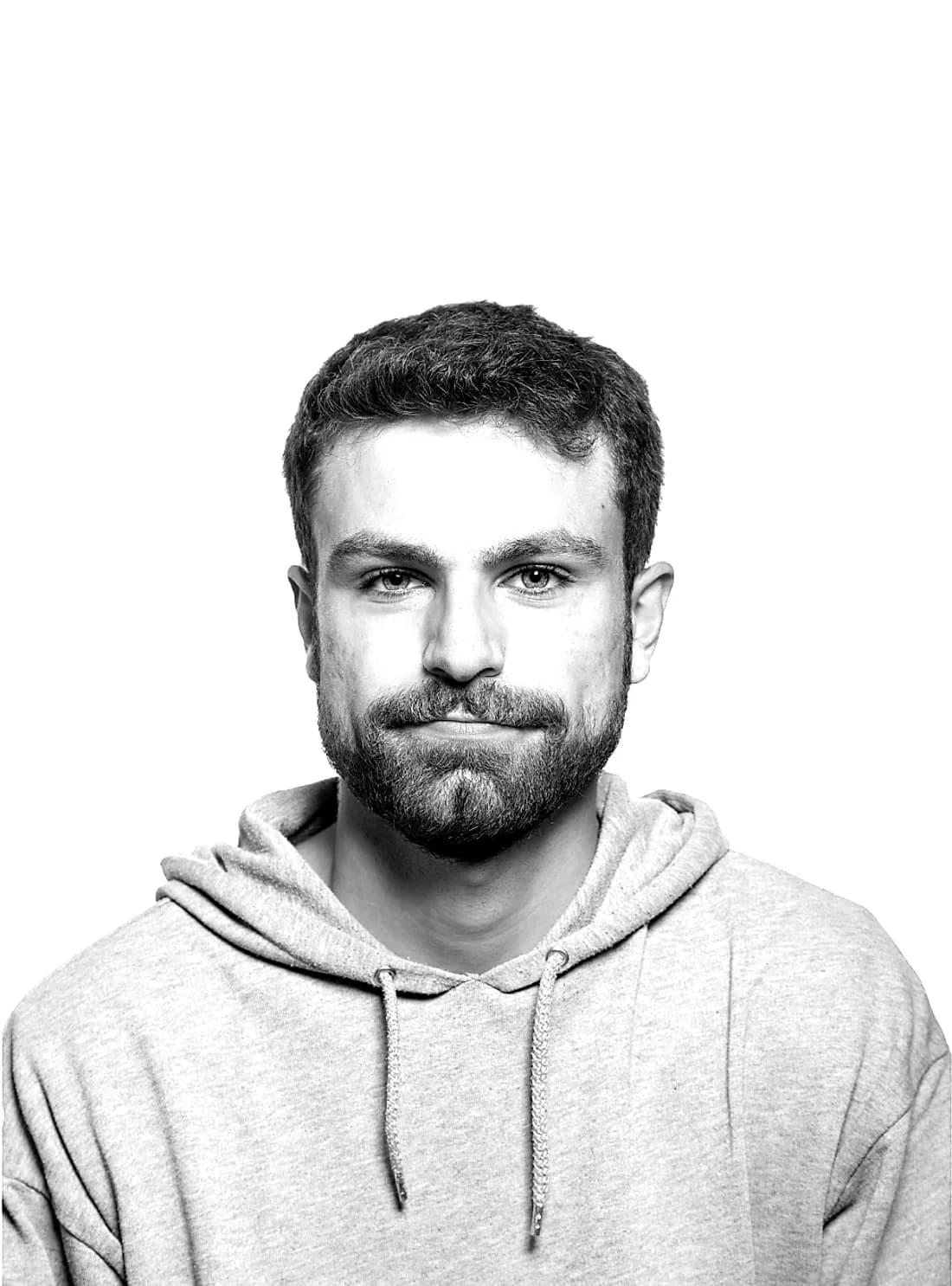 Portrait de Guillaume Chuquet, fondateur d'Avoid Dystopia, designer graphique et développeur web à Cherbourg